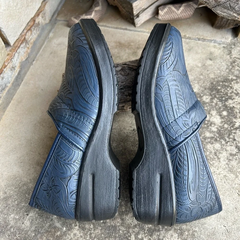 Navy Embossed Slip-On Shoes by Easy Street Lyndee Slip Resistant clogsSz-7.5W. L - Picture 4 of 13